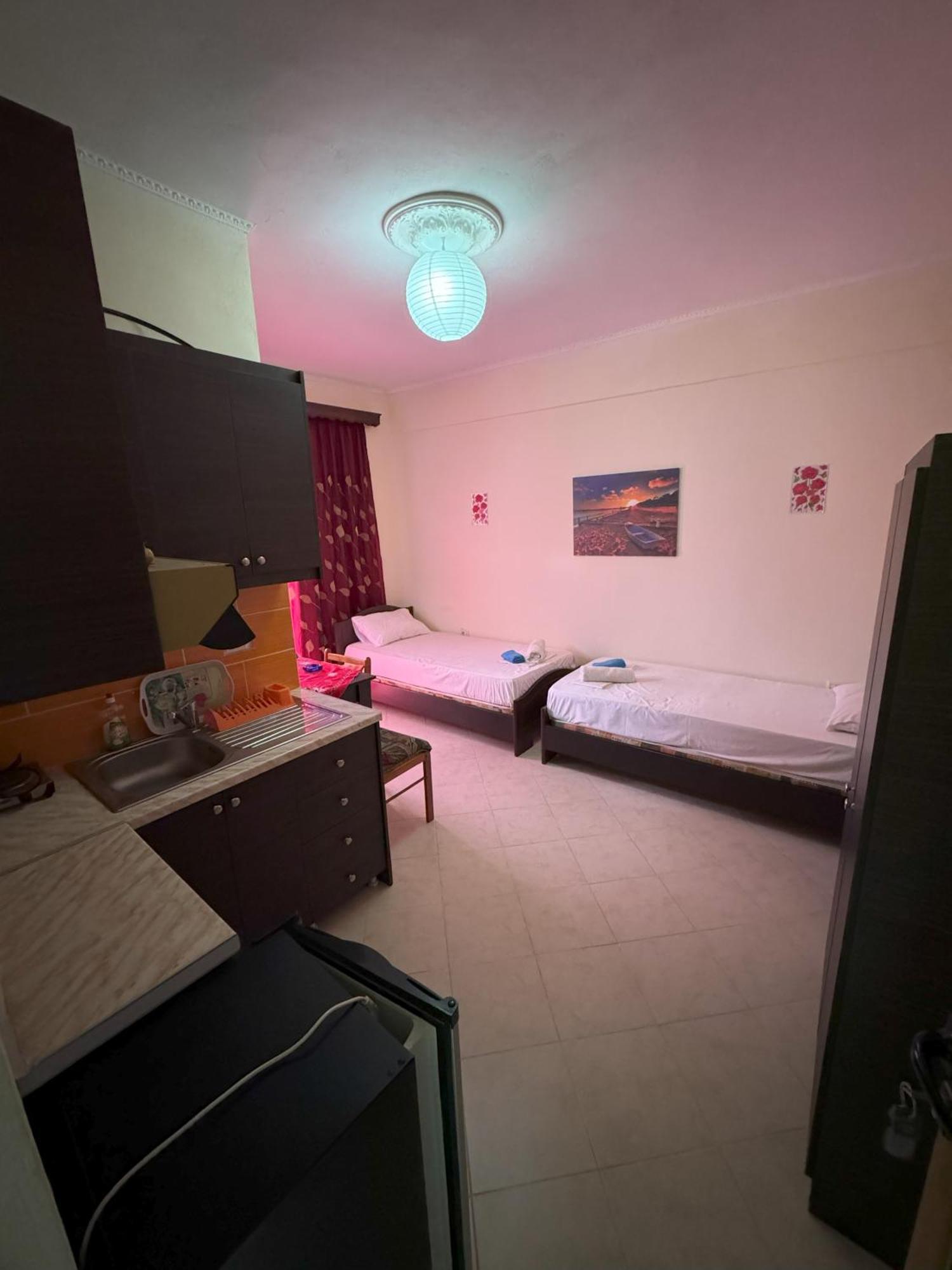 Adrian Agustin Rooms Lukovë Eksteriør bilde